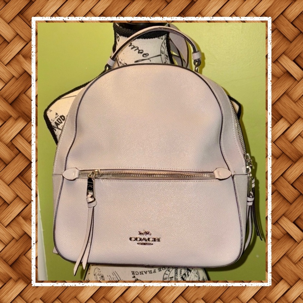 💐Coach Jordyn Backpack In Chalk With Gold Hardware💐 - Picture 3 of 15